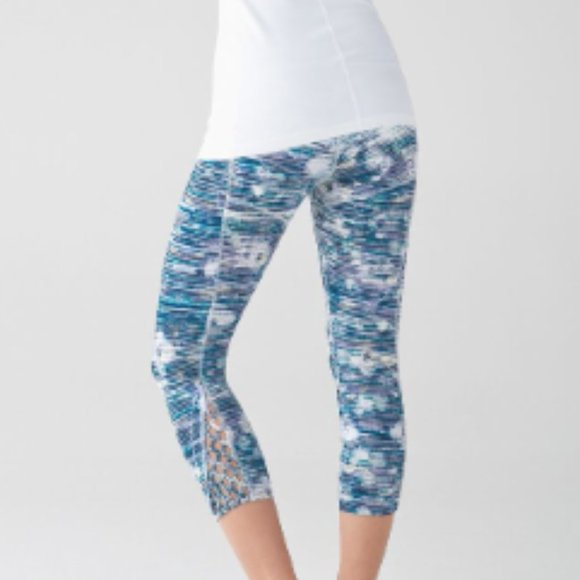 1235-Lululemon True Self Crop II - Picture 5 of 5